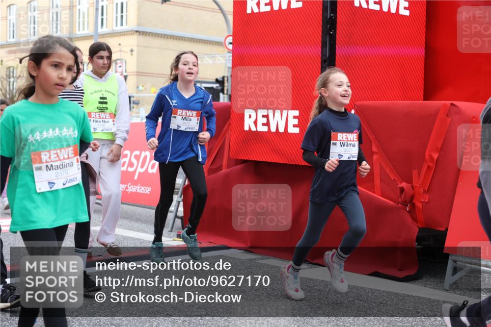 25.04.2026 - Das Zehntel Strokosch-Dieckow http://msf.ph/oto/9627170 25.04.2026 09:00:53 Ziel 1119, 1146, 1355, 1704, 1843, 1865, 1918, 1936, 2188, 2226, 2379, 2694, 2698, 2840, 3016, 3026, 3027, 3085, 3290, 3291, 3296, 3744, 3766, 3832, 3833 meine-sportfotos.de