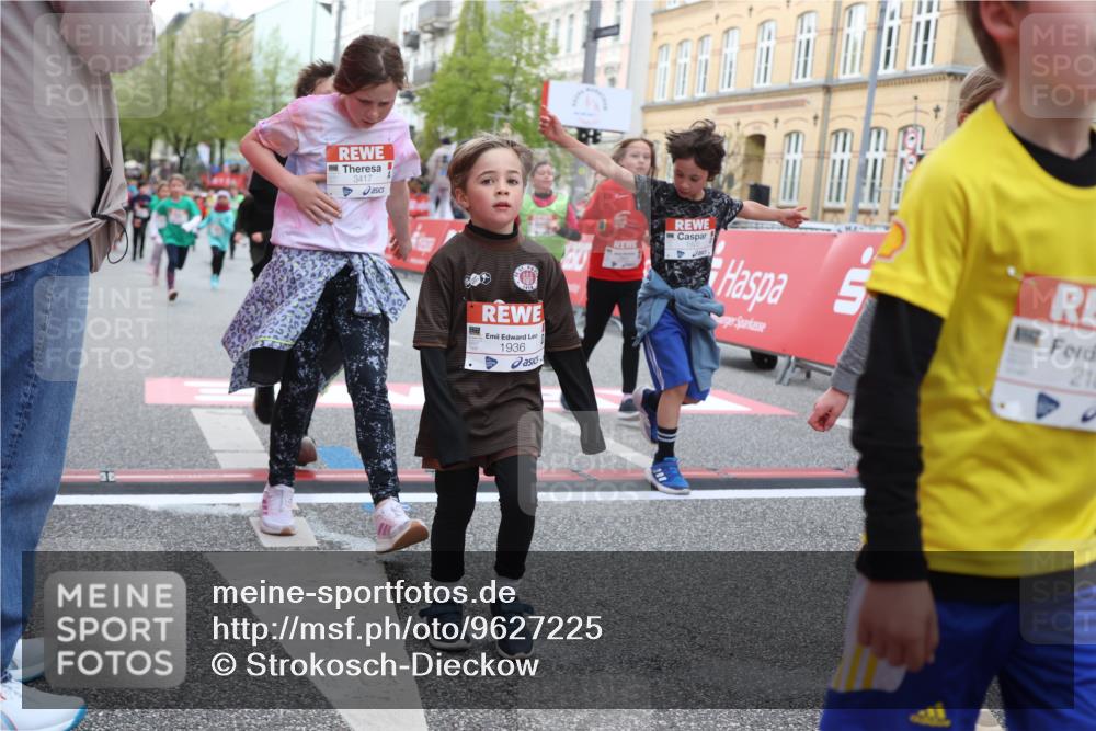 25.04.2026 - Das Zehntel Strokosch-Dieckow http://msf.ph/oto/9627225 25.04.2026 09:00:57 Ziel 1146, 1411, 1537, 1682, 1704, 1865, 1920, 1936, 2188, 2379, 2508, 2514, 3016, 3026, 3027, 3290, 3291, 3417, 3832, 3833, 3962 meine-sportfotos.de