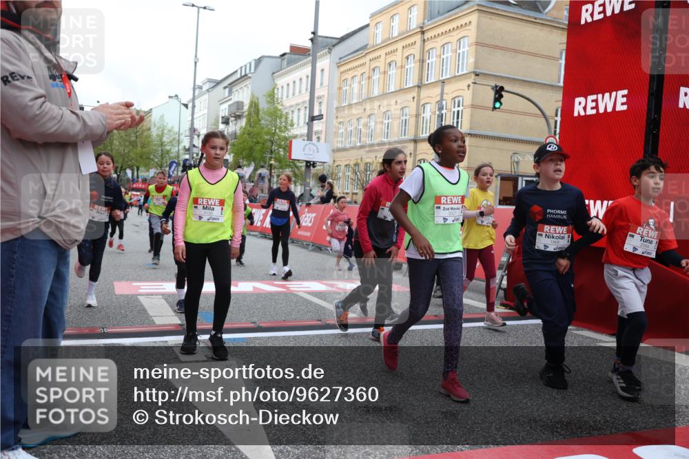 25.04.2026 - Das Zehntel Strokosch-Dieckow http://msf.ph/oto/9627360 25.04.2026 09:01:08 Ziel 1164, 1372, 1416, 1446, 1525, 1548, 1770, 1866, 1878, 1879, 1902, 2140, 2420, 2424, 2554, 2564, 2851, 3130, 3152, 3205, 3255, 3327, 3863, 3949 meine-sportfotos.de