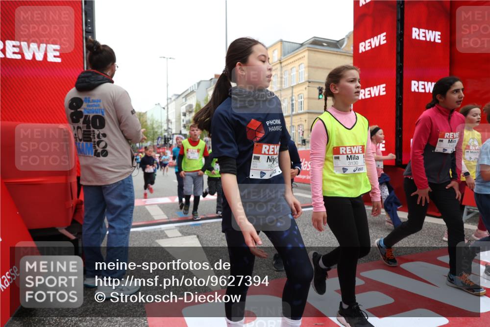 25.04.2026 - Das Zehntel Strokosch-Dieckow http://msf.ph/oto/9627394 25.04.2026 09:01:10 Ziel 1081, 1164, 1233, 1416, 1446, 1548, 1770, 1774, 1866, 1878, 1879, 1902, 2140, 2420, 2424, 2554, 2564, 2851, 3130, 3152, 3255, 3327, 3863, 3949 meine-sportfotos.de