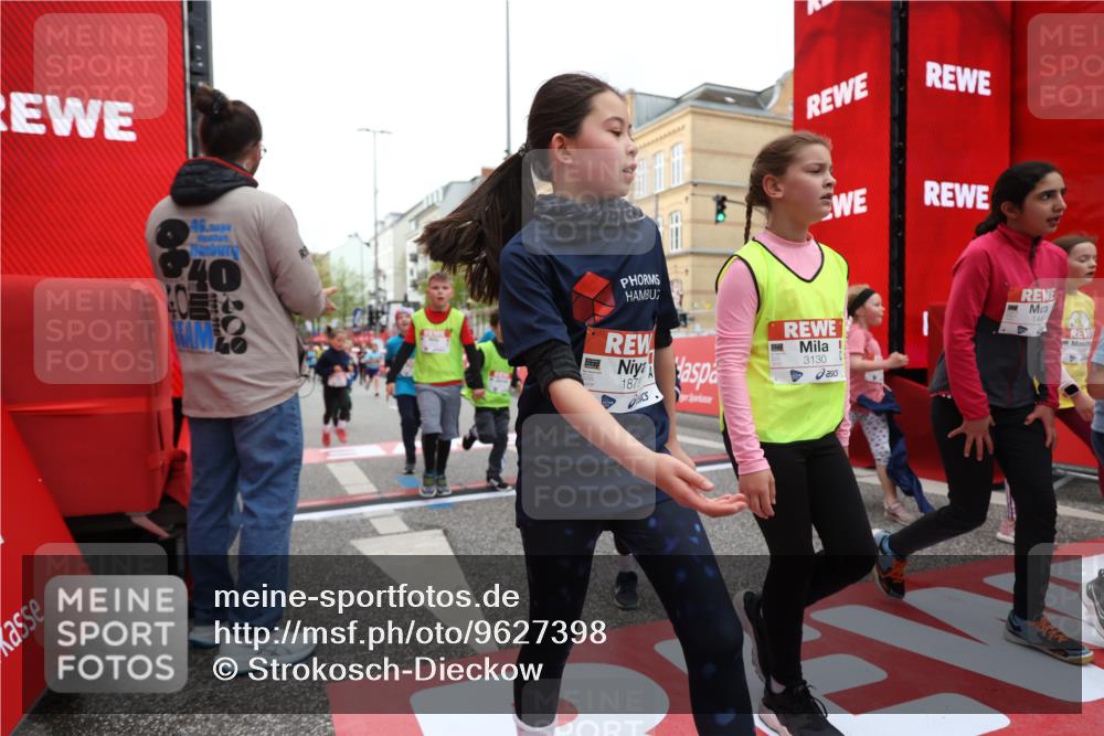 25.04.2026 - Das Zehntel Strokosch-Dieckow http://msf.ph/oto/9627398 25.04.2026 09:01:10 Ziel 1081, 1164, 1233, 1416, 1446, 1548, 1770, 1774, 1866, 1878, 1879, 1902, 2140, 2420, 2424, 2554, 2564, 2851, 3130, 3152, 3255, 3327, 3863, 3949 meine-sportfotos.de