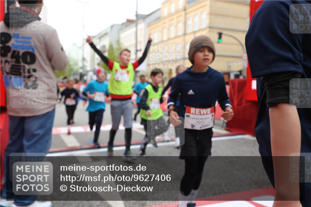 25.04.2026 - Das Zehntel Strokosch-Dieckow http://msf.ph/oto/9627406 25.04.2026 09:01:10 Ziel 1081, 1164, 1233, 1416, 1446, 1548, 1770, 1774, 1866, 1878, 1879, 1902, 2140, 2420, 2424, 2554, 2564, 2851, 3130, 3152, 3255, 3327, 3863, 3949 meine-sportfotos.de