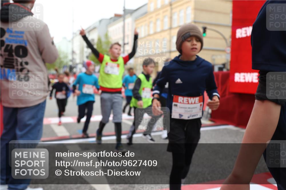 25.04.2026 - Das Zehntel Strokosch-Dieckow http://msf.ph/oto/9627409 25.04.2026 09:01:10 Ziel 1081, 1164, 1233, 1416, 1446, 1548, 1770, 1774, 1866, 1878, 1879, 1902, 2140, 2420, 2424, 2554, 2564, 2851, 3130, 3152, 3255, 3327, 3863, 3949 meine-sportfotos.de