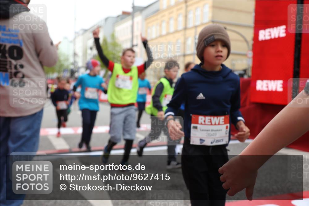 25.04.2026 - Das Zehntel Strokosch-Dieckow http://msf.ph/oto/9627415 25.04.2026 09:01:10 Ziel 1081, 1164, 1233, 1416, 1446, 1548, 1770, 1774, 1866, 1878, 1879, 1902, 2140, 2420, 2424, 2554, 2564, 2851, 3130, 3152, 3255, 3327, 3863, 3949 meine-sportfotos.de
