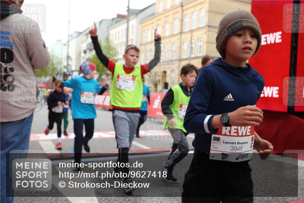 25.04.2026 - Das Zehntel Strokosch-Dieckow http://msf.ph/oto/9627418 25.04.2026 09:01:10 Ziel 1081, 1164, 1233, 1416, 1446, 1548, 1770, 1774, 1866, 1878, 1879, 1902, 2140, 2420, 2424, 2554, 2564, 2851, 3130, 3152, 3255, 3327, 3863, 3949 meine-sportfotos.de