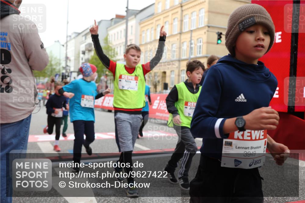 25.04.2026 - Das Zehntel Strokosch-Dieckow http://msf.ph/oto/9627422 25.04.2026 09:01:10 Ziel 1081, 1164, 1233, 1416, 1446, 1548, 1770, 1774, 1866, 1878, 1879, 1902, 2140, 2420, 2424, 2554, 2564, 2851, 3130, 3152, 3255, 3327, 3863, 3949 meine-sportfotos.de