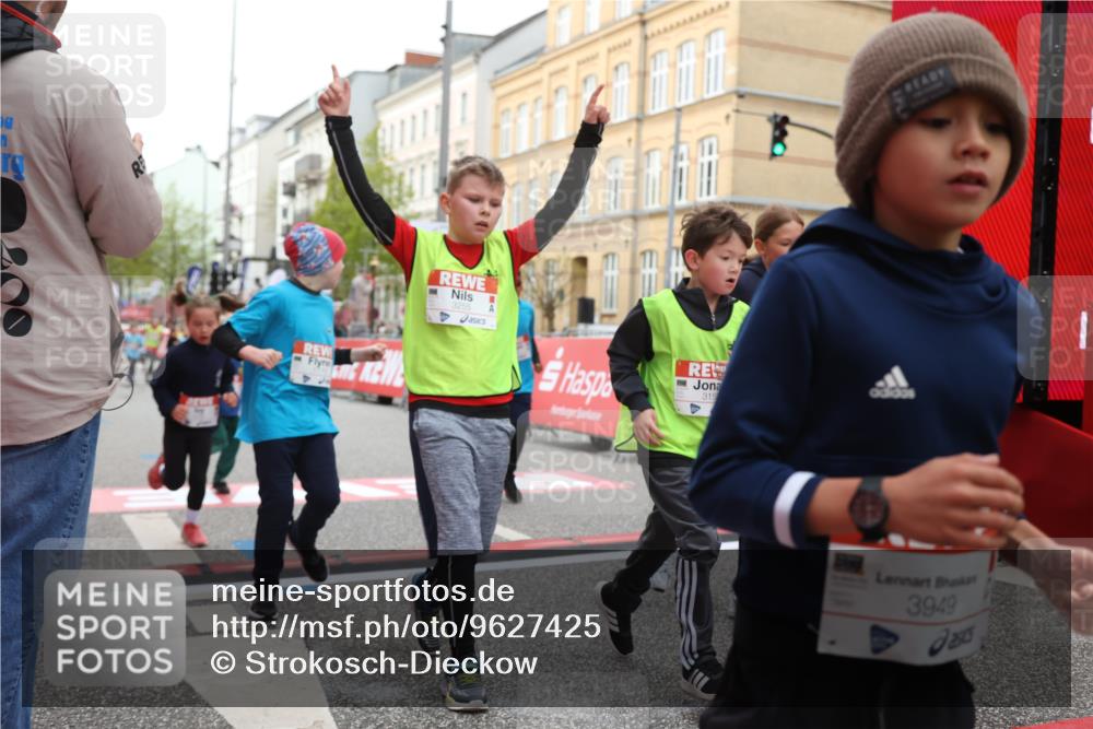 25.04.2026 - Das Zehntel Strokosch-Dieckow http://msf.ph/oto/9627425 25.04.2026 09:01:10 Ziel 1081, 1164, 1233, 1416, 1446, 1548, 1770, 1774, 1866, 1878, 1879, 1902, 2140, 2420, 2424, 2554, 2564, 2851, 3130, 3152, 3255, 3327, 3863, 3949 meine-sportfotos.de