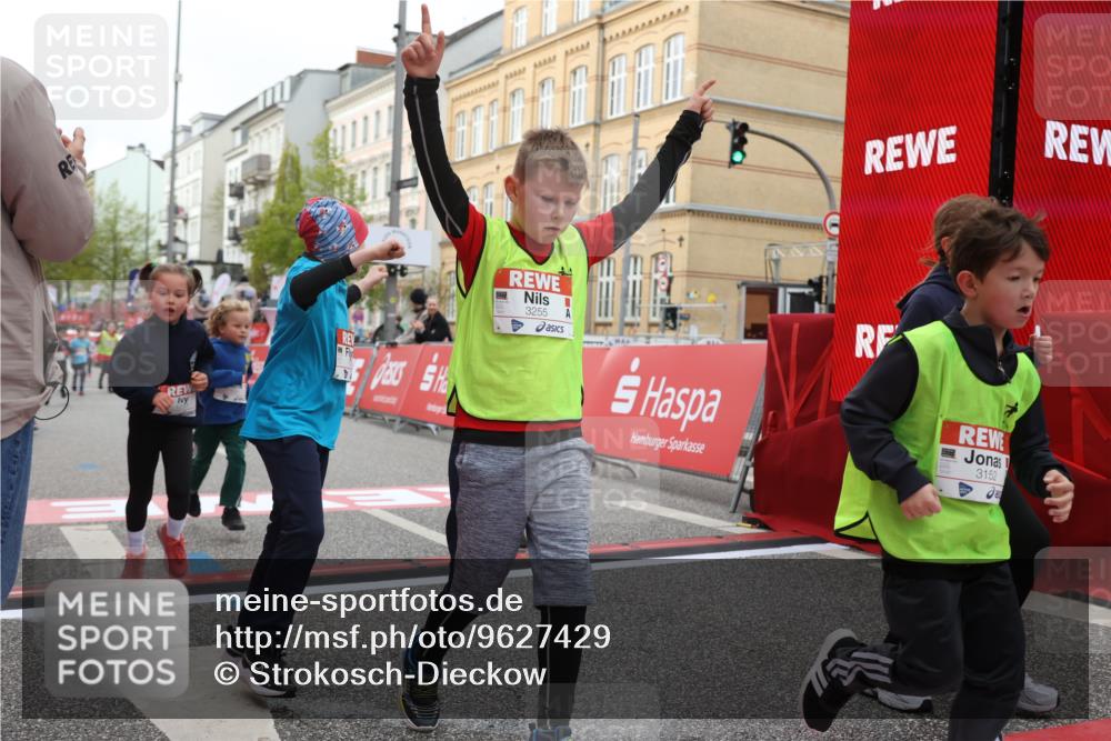 25.04.2026 - Das Zehntel Strokosch-Dieckow http://msf.ph/oto/9627429 25.04.2026 09:01:11 Ziel 1081, 1164, 1175, 1233, 1446, 1548, 1770, 1774, 1866, 1878, 1879, 1902, 2140, 2420, 2554, 2564, 2851, 3130, 3152, 3255, 3327, 3863, 3949 meine-sportfotos.de