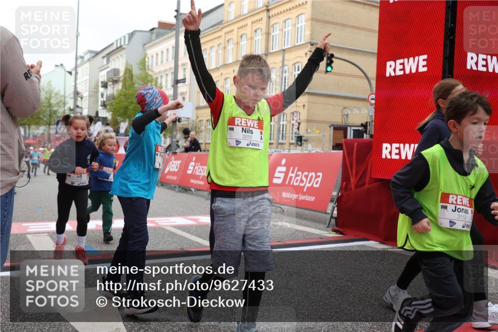 25.04.2026 - Das Zehntel Strokosch-Dieckow http://msf.ph/oto/9627433 25.04.2026 09:01:11 Ziel 1081, 1164, 1175, 1233, 1446, 1548, 1770, 1774, 1866, 1878, 1879, 1902, 2140, 2420, 2554, 2564, 2851, 3130, 3152, 3255, 3327, 3863, 3949 meine-sportfotos.de