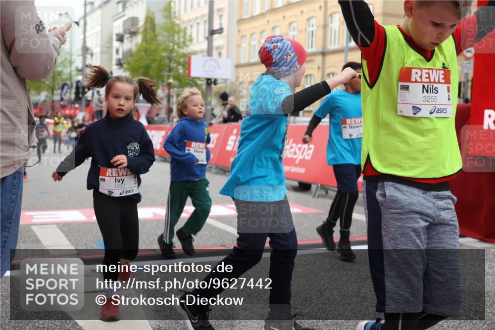 25.04.2026 - Das Zehntel Strokosch-Dieckow http://msf.ph/oto/9627442 25.04.2026 09:01:11 Ziel 1081, 1164, 1175, 1233, 1446, 1548, 1770, 1774, 1866, 1878, 1879, 1902, 2140, 2420, 2554, 2564, 2851, 3130, 3152, 3255, 3327, 3863, 3949 meine-sportfotos.de
