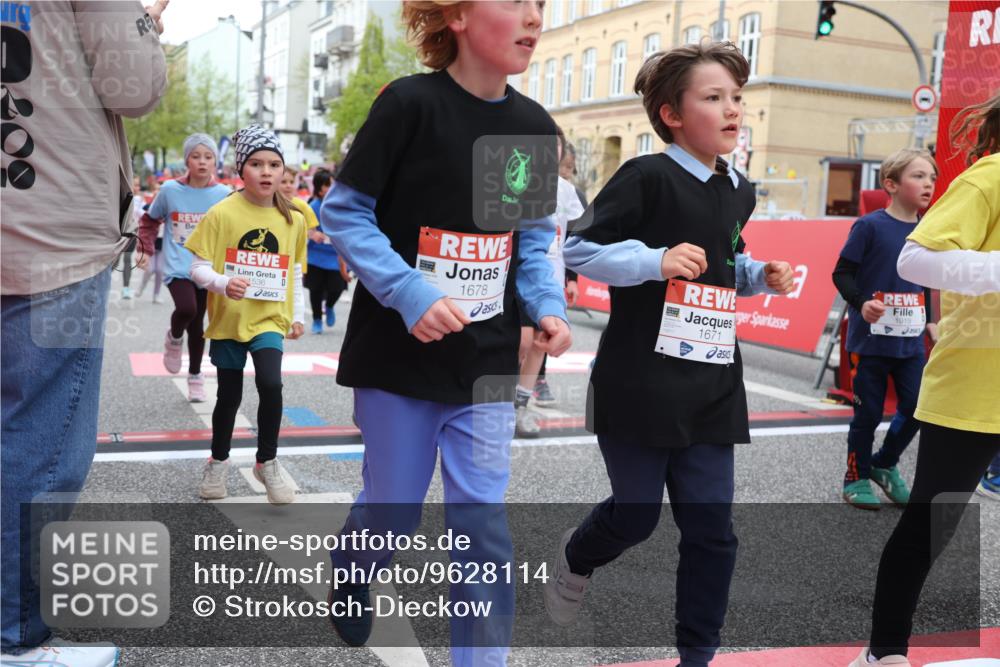 25.04.2026 - Das Zehntel Strokosch-Dieckow http://msf.ph/oto/9628114 25.04.2026 09:01:53 Ziel 1536, 1553, 1671, 1678, 1919, 2138, 2154, 2213, 2406, 2493, 2627, 2720, 2724, 2743, 2929, 3054, 3055, 3362, 3474, 3488, 3510, 3514, 3517, 3521, 3540, 3798, 3802, 3925, 4004 meine-sportfotos.de