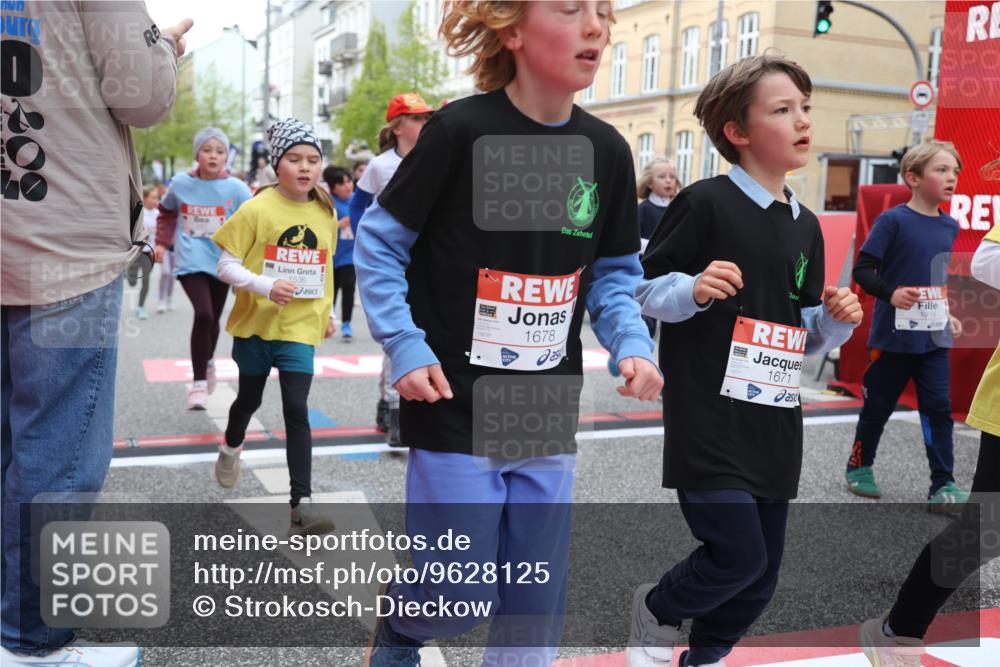 25.04.2026 - Das Zehntel Strokosch-Dieckow http://msf.ph/oto/9628125 25.04.2026 09:01:53 Ziel 1536, 1553, 1671, 1678, 1919, 2138, 2154, 2213, 2406, 2493, 2627, 2720, 2724, 2743, 2929, 3054, 3055, 3362, 3474, 3488, 3510, 3514, 3517, 3521, 3540, 3798, 3802, 3925, 4004 meine-sportfotos.de