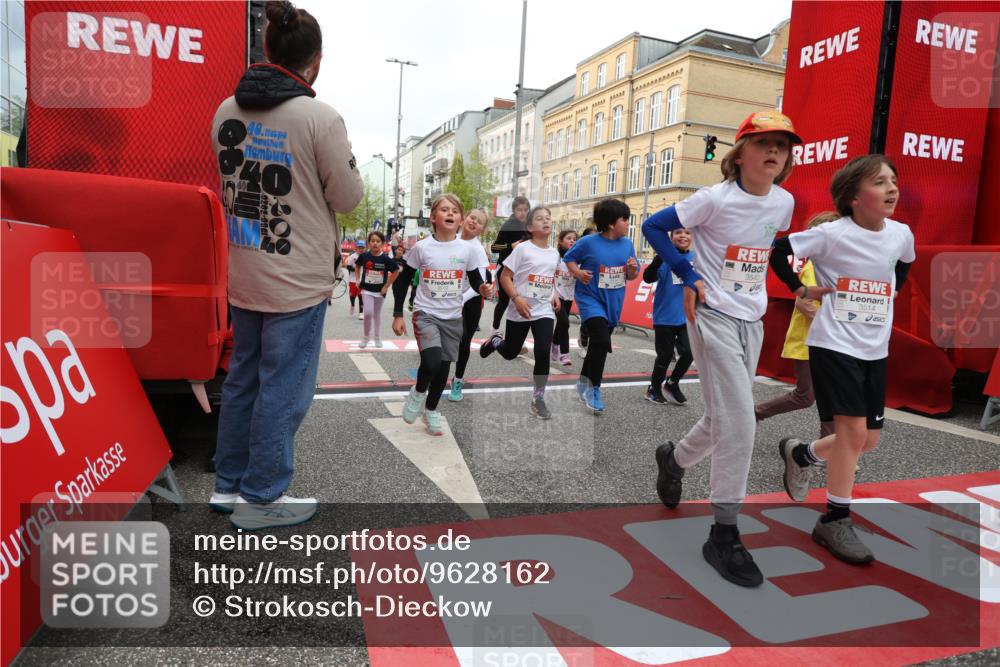 25.04.2026 - Das Zehntel Strokosch-Dieckow http://msf.ph/oto/9628162 25.04.2026 09:01:55 Ziel 1098, 1099, 1536, 1553, 1666, 1671, 1678, 1822, 1919, 2138, 2154, 2213, 2493, 2627, 2653, 2720, 2724, 2743, 2843, 2929, 3054, 3055, 3510, 3514, 3517, 3521, 3540, 3798, 3802, 3816, 3925, 4004 meine-sportfotos.de