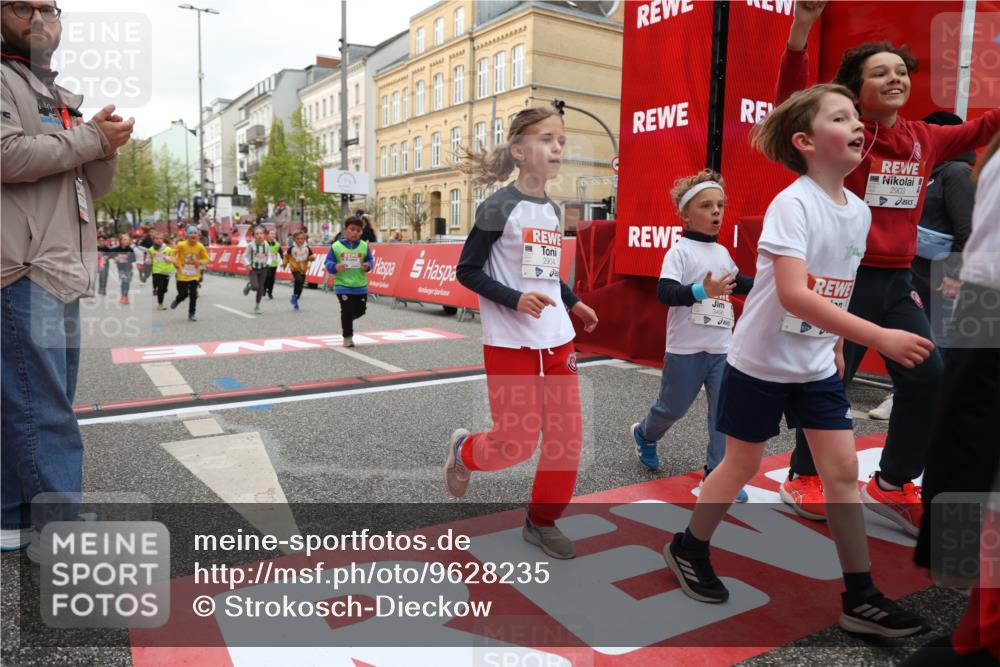25.04.2026 - Das Zehntel Strokosch-Dieckow http://msf.ph/oto/9628235 25.04.2026 09:02:02 Ziel 1098, 1099, 1406, 1528, 1534, 1559, 1666, 1822, 2256, 2353, 2653, 2843, 2879, 2903, 2904, 3177, 3199, 3480, 3489, 3496, 3816 meine-sportfotos.de