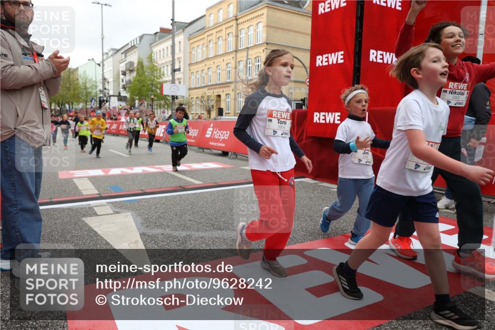 25.04.2026 - Das Zehntel Strokosch-Dieckow http://msf.ph/oto/9628242 25.04.2026 09:02:02 Ziel 1098, 1099, 1406, 1528, 1534, 1559, 1666, 1822, 2256, 2353, 2653, 2843, 2879, 2903, 2904, 3177, 3199, 3480, 3489, 3496, 3816 meine-sportfotos.de