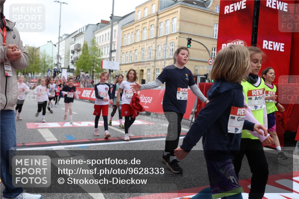25.04.2026 - Das Zehntel Strokosch-Dieckow http://msf.ph/oto/9628333 25.04.2026 09:02:08 Ziel 1114, 1406, 1534, 1604, 2210, 2240, 2256, 2301, 2889, 2891, 2932, 2957, 3021, 3135, 3171, 3177, 3199, 3477, 3489, 3490, 3543 meine-sportfotos.de