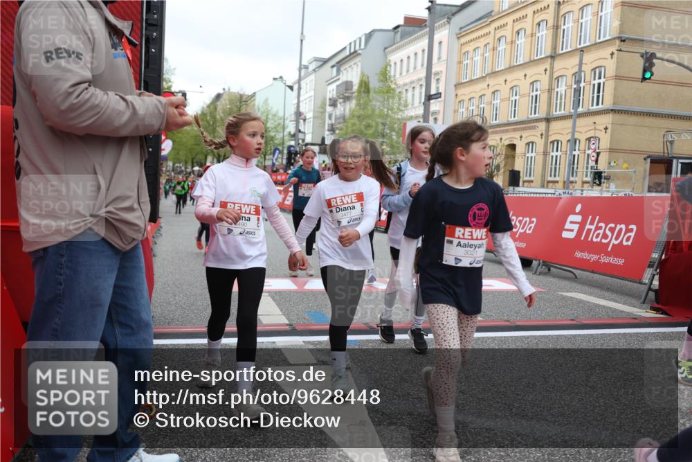 25.04.2026 - Das Zehntel Strokosch-Dieckow http://msf.ph/oto/9628448 25.04.2026 09:02:10 Ziel 1101, 1109, 1114, 1534, 1604, 2210, 2240, 2301, 2889, 2891, 2932, 2957, 3021, 3135, 3171, 3177, 3199, 3371, 3374, 3477, 3489, 3490, 3543 meine-sportfotos.de