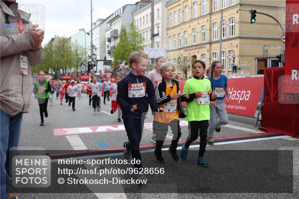 25.04.2026 - Das Zehntel Strokosch-Dieckow http://msf.ph/oto/9628656 25.04.2026 09:02:17 Ziel 1101, 1109, 1753, 1891, 1910, 1930, 2214, 2257, 2464, 2872, 2988, 2991, 3333, 3371, 3374, 3513, 3542, 3805 meine-sportfotos.de