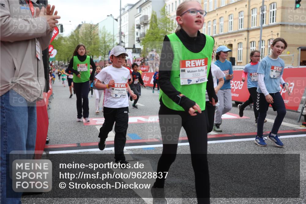 25.04.2026 - Das Zehntel Strokosch-Dieckow http://msf.ph/oto/9628837 25.04.2026 09:02:21 Ziel 1203, 1205, 1753, 1871, 1891, 1910, 1930, 1979, 1983, 2369, 2533, 2572, 2841, 2849, 2872, 2988, 2991, 3333, 3334, 3454, 3513, 3542, 3790, 3868 meine-sportfotos.de