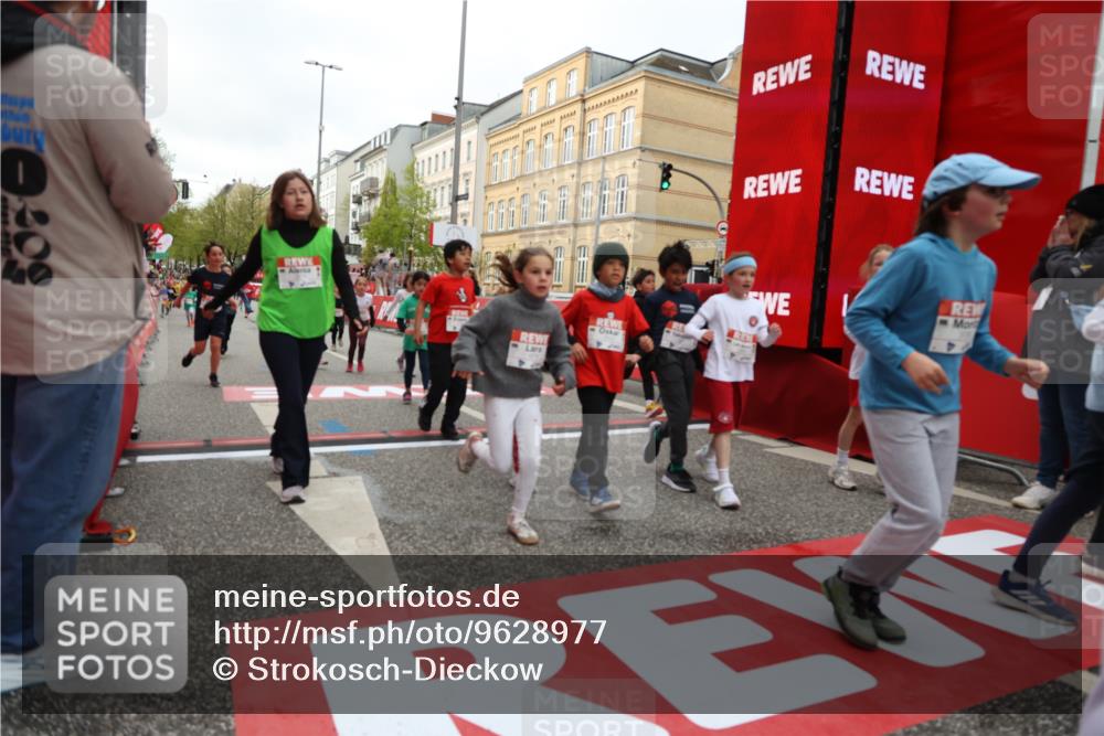 25.04.2026 - Das Zehntel Strokosch-Dieckow http://msf.ph/oto/9628977 25.04.2026 09:02:23 Ziel 1203, 1205, 1753, 1861, 1863, 1871, 1930, 1979, 1983, 2250, 2369, 2533, 2572, 2661, 2784, 2841, 2849, 2872, 2988, 2991, 3333, 3334, 3454, 3513, 3542, 3729, 3790, 3868, 3872, 3876, 3929 meine-sportfotos.de