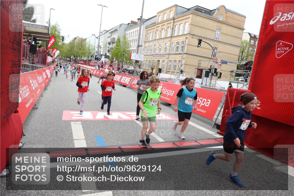 25.04.2026 - Das Zehntel Strokosch-Dieckow http://msf.ph/oto/9629124 25.04.2026 11:07:36 Ziel 5506, 5766, 6172, 6173, 6193, 6202, 6239, 6252, 6273, 6276, 6830, 7486, 7490 meine-sportfotos.de