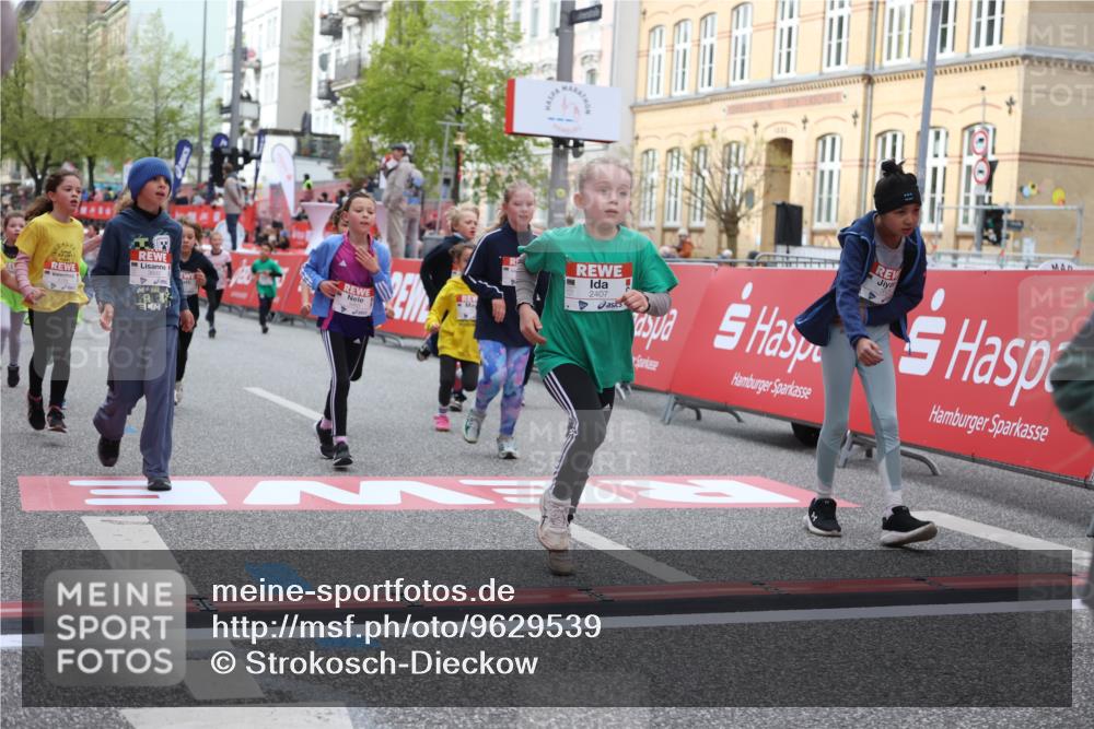 25.04.2026 - Das Zehntel Strokosch-Dieckow http://msf.ph/oto/9629539 25.04.2026 09:02:37 Ziel 1057, 1249, 1252, 1293, 1527, 1530, 1807, 1941, 1942, 1950, 1957, 2407, 2485, 2759, 2766, 2795, 2888, 2939, 3032, 3147, 3628, 3640, 3692, 3770, 3896, 3983 meine-sportfotos.de