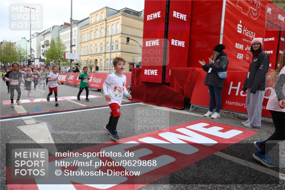 25.04.2026 - Das Zehntel Strokosch-Dieckow http://msf.ph/oto/9629868 25.04.2026 09:02:43 Ziel 1000, 1007, 1012, 1057, 1249, 1252, 1293, 1527, 1530, 2228, 2235, 2375, 2407, 2759, 2766, 2847, 2850, 3137, 3147, 3628, 3692, 3954, 3983 meine-sportfotos.de
