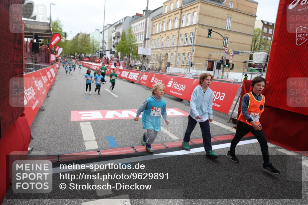 25.04.2026 - Das Zehntel Strokosch-Dieckow http://msf.ph/oto/9629891 25.04.2026 11:07:05 Ziel 5191, 5607, 5620, 5639, 5890, 6621, 6769, 6775, 7068, 7083, 7353, 7354, 7415, 7418, 7765, 7816, 7871 meine-sportfotos.de