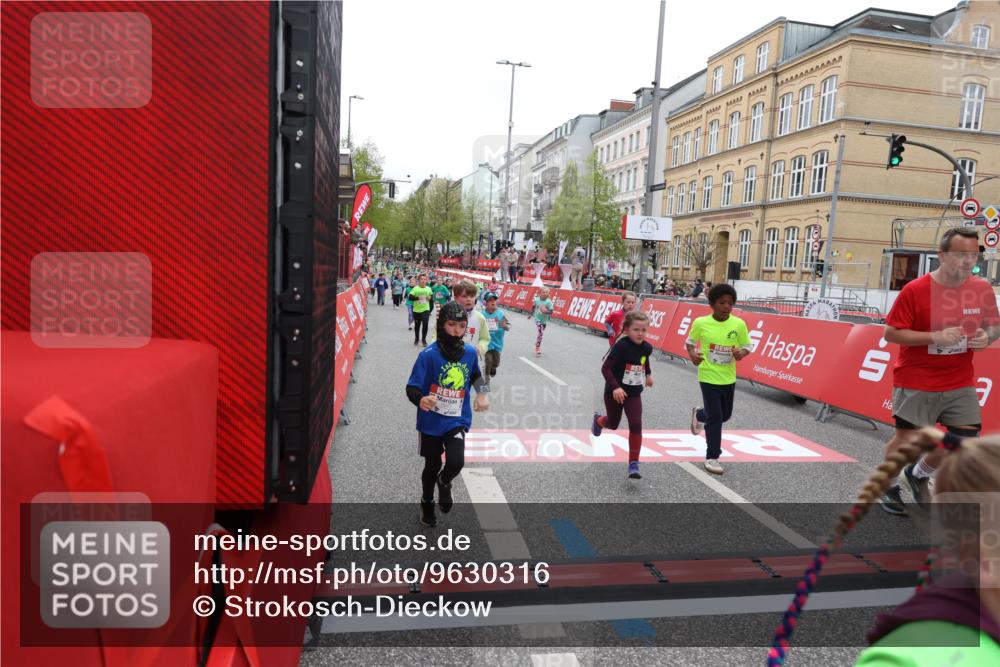 25.04.2026 - Das Zehntel Strokosch-Dieckow http://msf.ph/oto/9630316 25.04.2026 11:04:23 Ziel 5052, 5053, 5630, 5945, 5948, 5971, 6567, 6887, 7064, 7087, 7237, 7269, 7600, 7609, 7979, 7980, 7994 meine-sportfotos.de