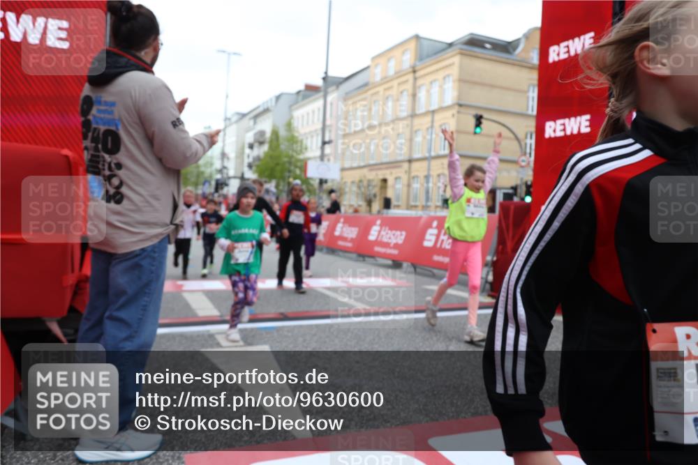 25.04.2026 - Das Zehntel Strokosch-Dieckow http://msf.ph/oto/9630600 25.04.2026 09:03:25 Ziel 1449, 1749, 1750, 1827, 1945, 2378, 2389, 2690, 2949, 3144, 3425, 3485, 3550, 3656, 3662, 3663, 3854, 4021 meine-sportfotos.de