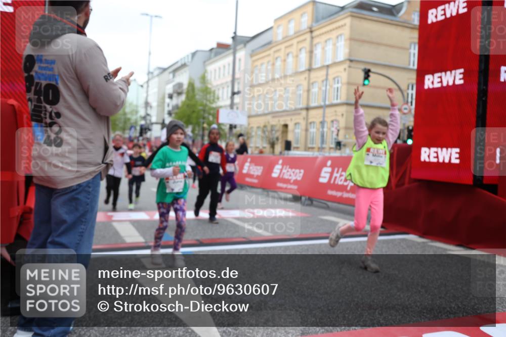 25.04.2026 - Das Zehntel Strokosch-Dieckow http://msf.ph/oto/9630607 25.04.2026 09:03:25 Ziel 1449, 1749, 1750, 1827, 1945, 2378, 2389, 2690, 2949, 3144, 3425, 3485, 3550, 3656, 3662, 3663, 3854, 4021 meine-sportfotos.de