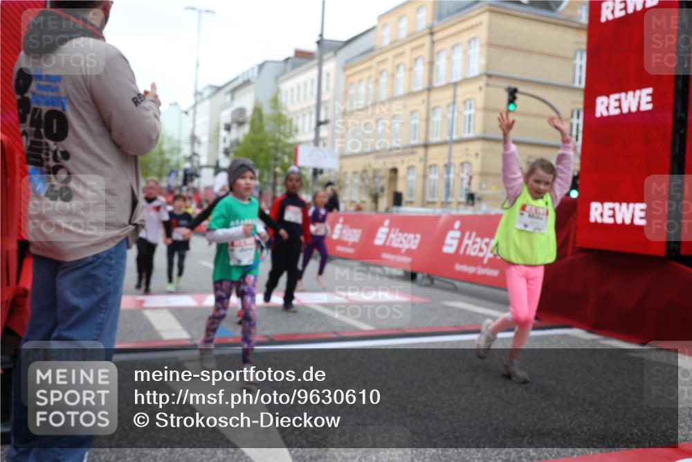 25.04.2026 - Das Zehntel Strokosch-Dieckow http://msf.ph/oto/9630610 25.04.2026 09:03:25 Ziel 1449, 1749, 1750, 1827, 1945, 2378, 2389, 2690, 2949, 3144, 3425, 3485, 3550, 3656, 3662, 3663, 3854, 4021 meine-sportfotos.de