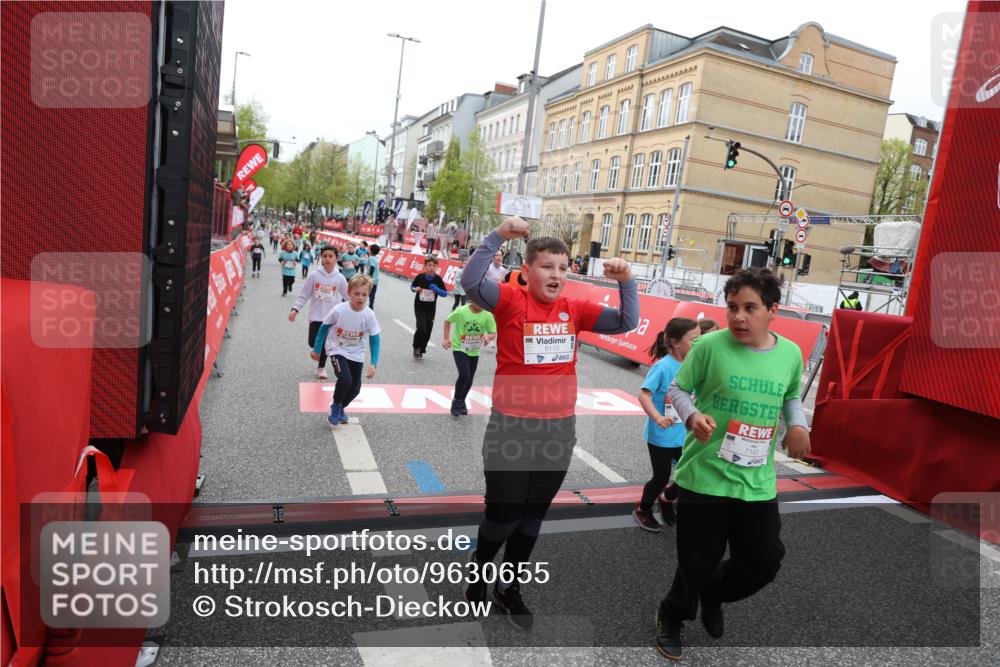 25.04.2026 - Das Zehntel Strokosch-Dieckow http://msf.ph/oto/9630655 25.04.2026 11:05:47 Ziel 5021, 5105, 5119, 5145, 5146, 5205, 5475, 5989, 6022, 6110, 6295, 6297, 6781, 6799, 6805, 7035, 7143, 7404, 7567, 8069 meine-sportfotos.de