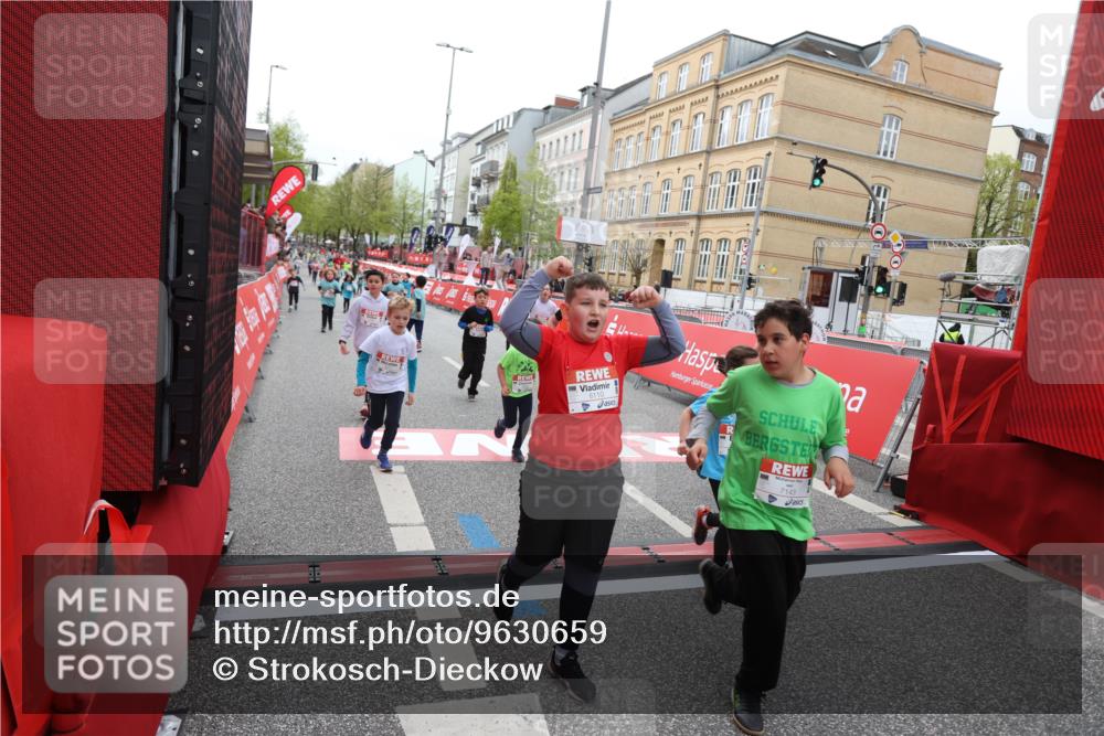 25.04.2026 - Das Zehntel Strokosch-Dieckow http://msf.ph/oto/9630659 25.04.2026 11:05:47 Ziel 5021, 5105, 5119, 5145, 5146, 5205, 5475, 5989, 6022, 6110, 6295, 6297, 6781, 6799, 6805, 7035, 7143, 7404, 7567, 8069 meine-sportfotos.de
