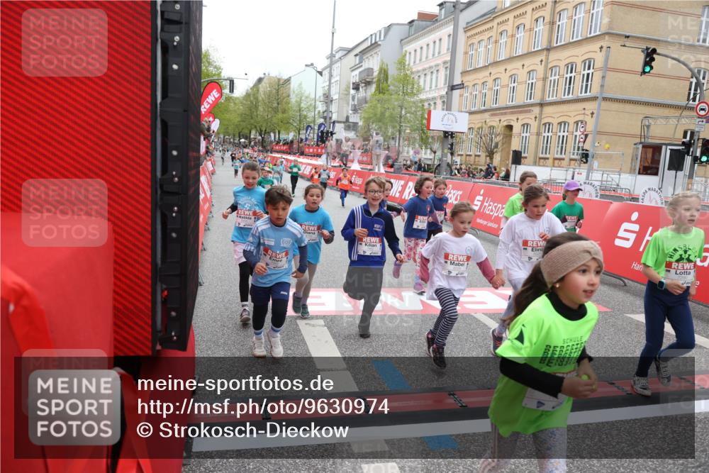 25.04.2026 - Das Zehntel Strokosch-Dieckow http://msf.ph/oto/9630974 25.04.2026 11:04:56 Ziel 5020, 5028, 5335, 5337, 5349, 5536, 5542, 5552, 5610, 5615, 5625, 5908, 6459, 6463, 6468, 6472, 6789, 6959, 7041, 7063, 7279, 7287, 7290, 7437, 7462, 7768, 7991, 7992, 7995 meine-sportfotos.de