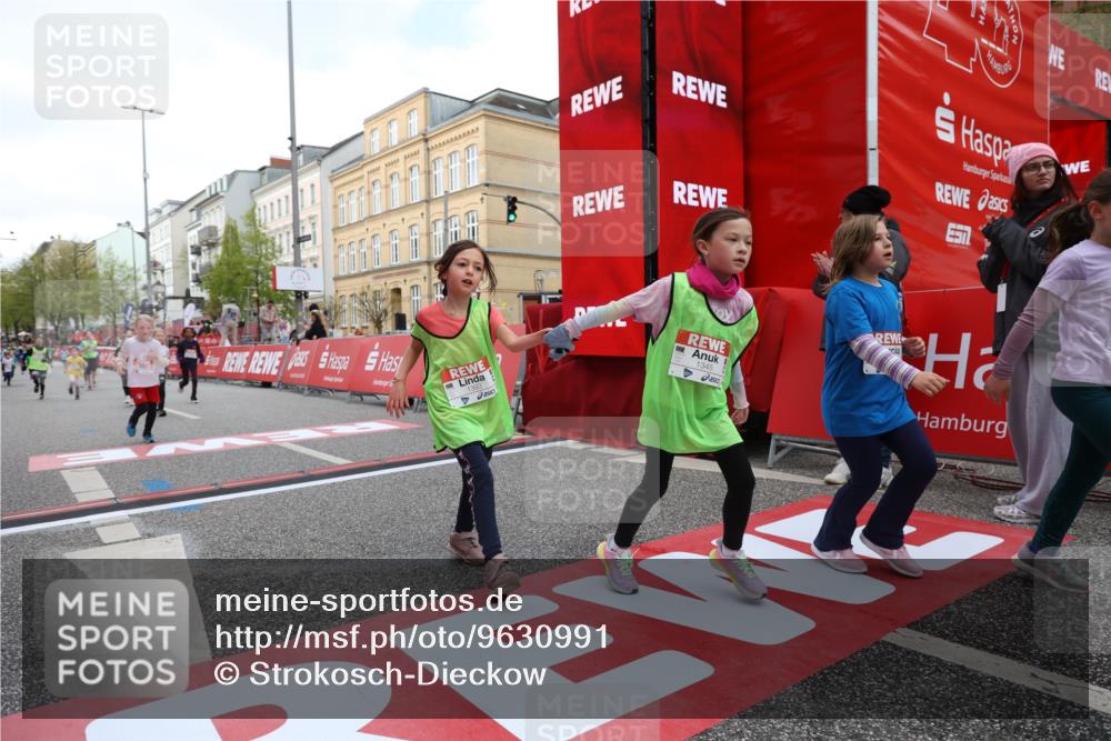 25.04.2026 - Das Zehntel Strokosch-Dieckow http://msf.ph/oto/9630991 25.04.2026 09:03:48 Ziel 1166, 1345, 1393, 1400, 2846, 2919, 2922, 3165, 3331, 3448 meine-sportfotos.de