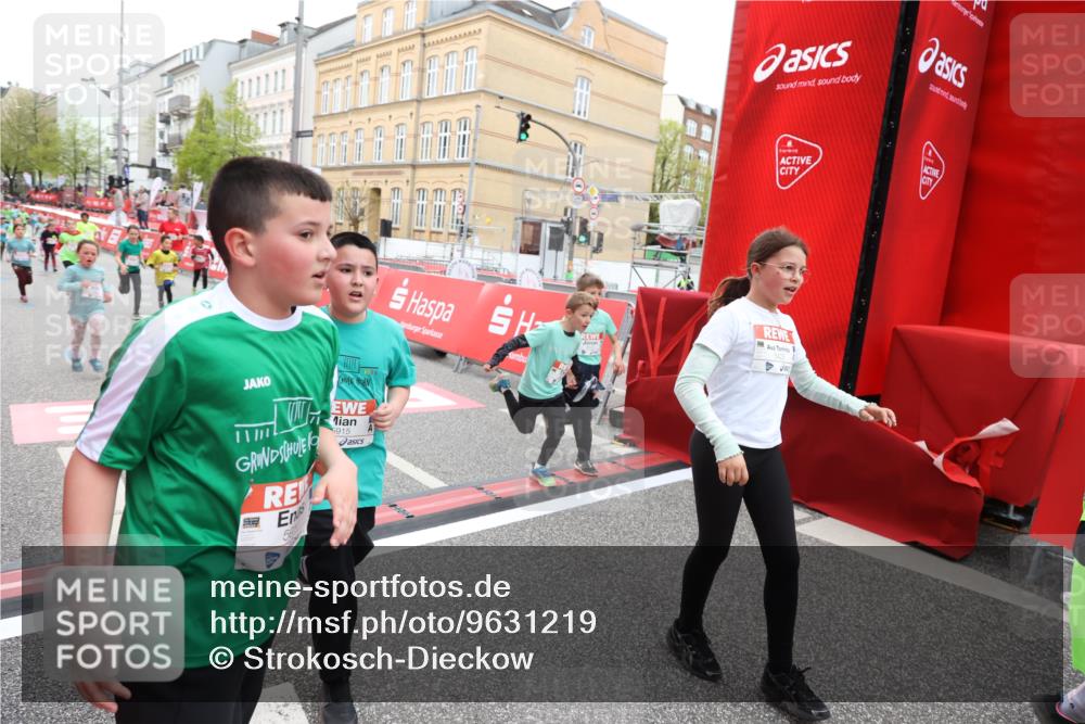 25.04.2026 - Das Zehntel Strokosch-Dieckow http://msf.ph/oto/9631219 25.04.2026 11:04:17 Ziel 5053, 5111, 5115, 5184, 5186, 5215, 5217, 5410, 5423, 5440, 5594, 5899, 5902, 5914, 5915, 5922, 5998, 6030, 6315, 6316, 6457, 6476, 6479, 6591, 6607, 6887, 7018, 7031, 7609, 7979, 7980 meine-sportfotos.de