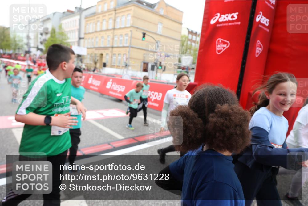 25.04.2026 - Das Zehntel Strokosch-Dieckow http://msf.ph/oto/9631228 25.04.2026 11:04:16 Ziel 5111, 5115, 5184, 5186, 5215, 5217, 5410, 5423, 5440, 5594, 5899, 5902, 5914, 5915, 5922, 5998, 6030, 6315, 6316, 6457, 6476, 6479, 6591, 6607, 7018, 7031, 7444, 7609, 7979 meine-sportfotos.de