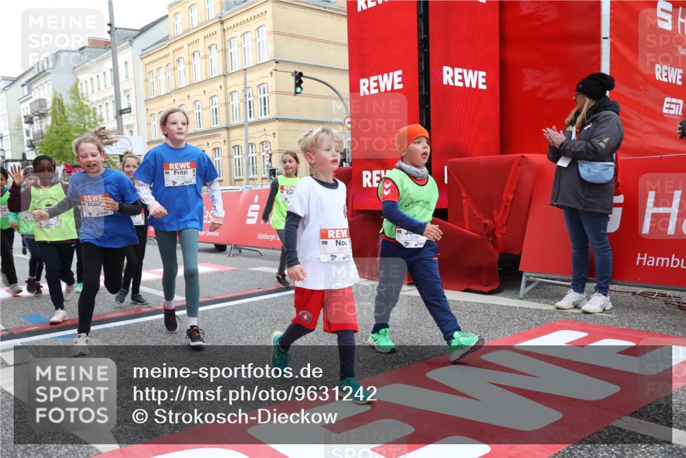 25.04.2026 - Das Zehntel Strokosch-Dieckow http://msf.ph/oto/9631242 25.04.2026 09:04:14 Ziel 1097, 1105, 1121, 1428, 1432, 1437, 1448, 1454, 1703, 1705, 2145, 2148, 2230, 2245, 2449, 2855, 3288, 3734, 3746, 3764, 3769, 3890 meine-sportfotos.de