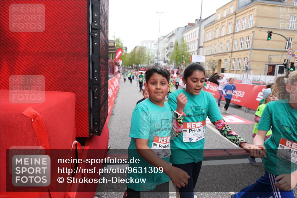 25.04.2026 - Das Zehntel Strokosch-Dieckow http://msf.ph/oto/9631309 25.04.2026 11:04:12 Ziel 5111, 5184, 5186, 5594, 5685, 5899, 5902, 5922, 5991, 6315, 6316, 6448, 6457, 6476, 6479, 6591, 6607, 7018, 7031, 7444 meine-sportfotos.de