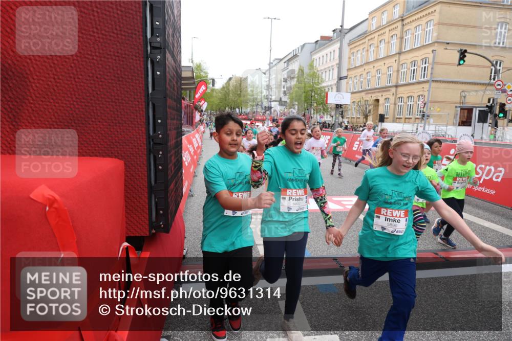 25.04.2026 - Das Zehntel Strokosch-Dieckow http://msf.ph/oto/9631314 25.04.2026 11:04:12 Ziel 5111, 5184, 5186, 5594, 5685, 5899, 5902, 5922, 5991, 6315, 6316, 6448, 6457, 6476, 6479, 6591, 6607, 7018, 7031, 7444 meine-sportfotos.de