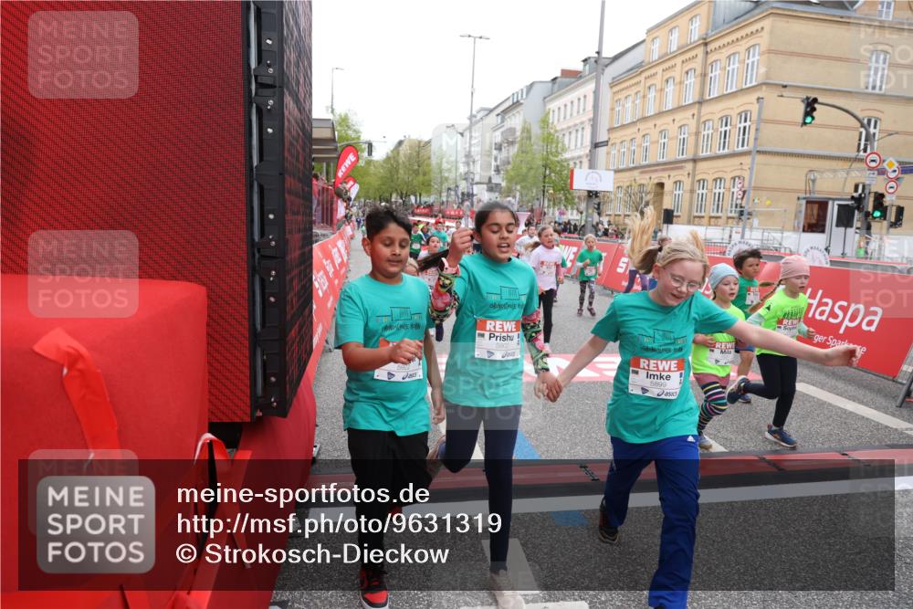 25.04.2026 - Das Zehntel Strokosch-Dieckow http://msf.ph/oto/9631319 25.04.2026 11:04:12 Ziel 5111, 5184, 5186, 5594, 5685, 5899, 5902, 5922, 5991, 6315, 6316, 6448, 6457, 6476, 6479, 6591, 6607, 7018, 7031, 7444 meine-sportfotos.de
