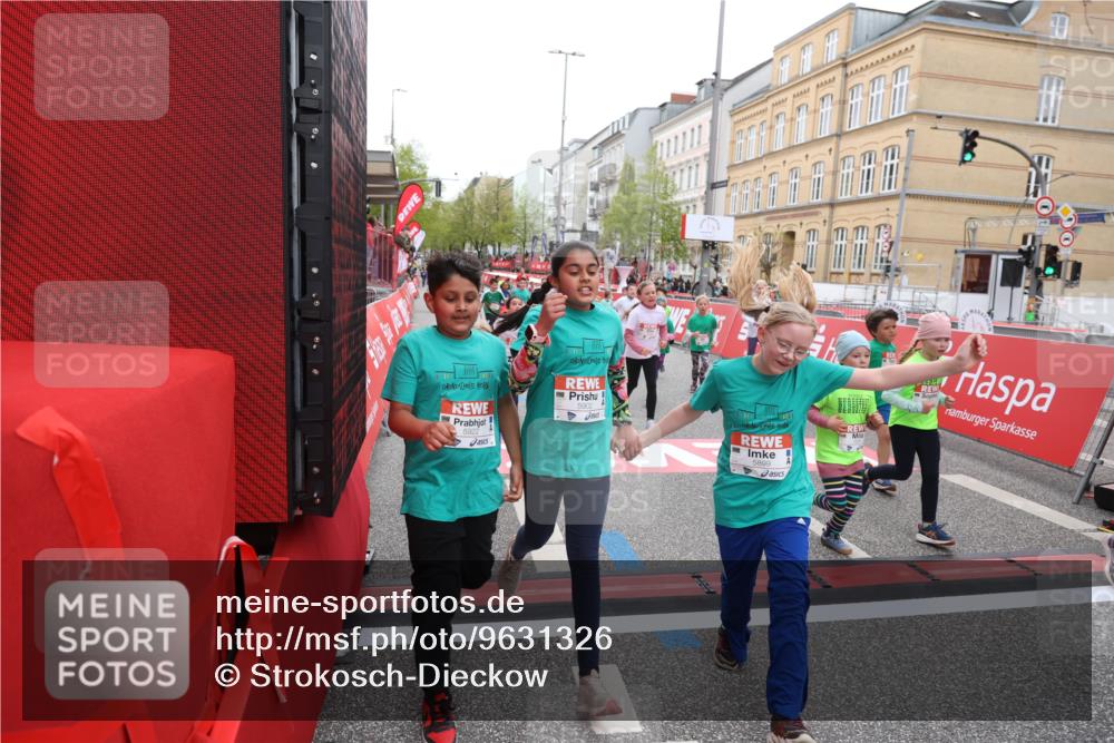 25.04.2026 - Das Zehntel Strokosch-Dieckow http://msf.ph/oto/9631326 25.04.2026 11:04:12 Ziel 5111, 5184, 5186, 5594, 5685, 5899, 5902, 5922, 5991, 6315, 6316, 6448, 6457, 6476, 6479, 6591, 6607, 7018, 7031, 7444 meine-sportfotos.de