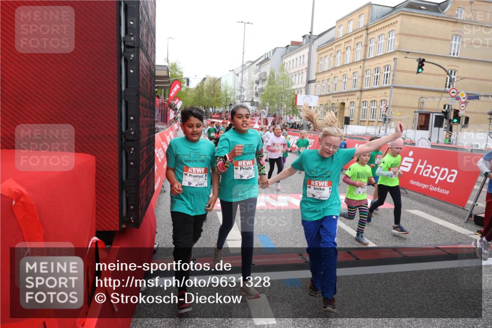 25.04.2026 - Das Zehntel Strokosch-Dieckow http://msf.ph/oto/9631328 25.04.2026 11:04:12 Ziel 5111, 5184, 5186, 5594, 5685, 5899, 5902, 5922, 5991, 6315, 6316, 6448, 6457, 6476, 6479, 6591, 6607, 7018, 7031, 7444 meine-sportfotos.de