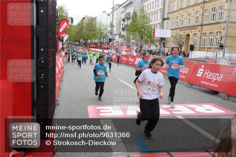 25.04.2026 - Das Zehntel Strokosch-Dieckow http://msf.ph/oto/9631366 25.04.2026 11:04:05 Ziel 5106, 5262, 5272, 5283, 5685, 5864, 5985, 6312, 6448, 6927, 6949, 7440, 7441, 7610 meine-sportfotos.de