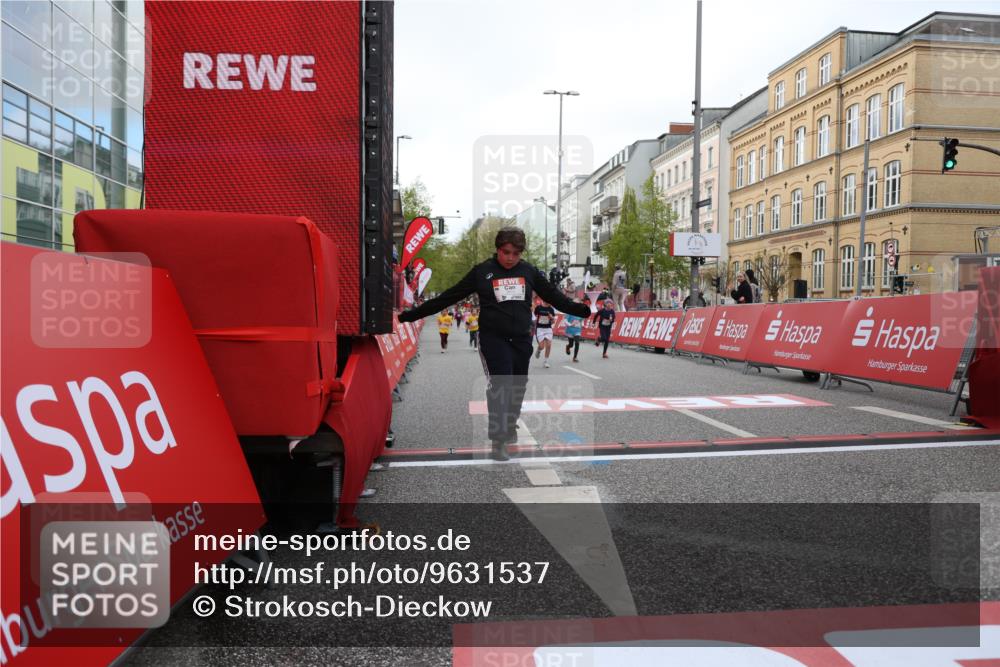 25.04.2026 - Das Zehntel Strokosch-Dieckow http://msf.ph/oto/9631537 25.04.2026 09:07:42 Ziel 1498, 2614 meine-sportfotos.de