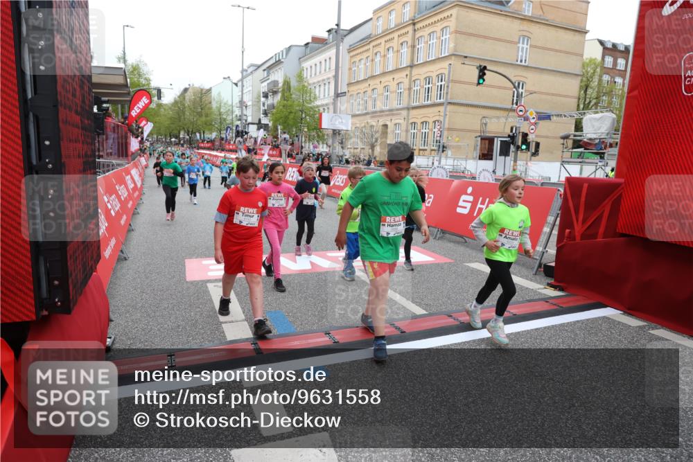 25.04.2026 - Das Zehntel Strokosch-Dieckow http://msf.ph/oto/9631558 25.04.2026 11:03:50 Ziel 5046, 5214, 5224, 5225, 5888, 5895, 6150, 6268, 6485, 6570, 6812, 6817, 6849, 6994, 7000, 7025, 7347, 7538, 7874, 7934 meine-sportfotos.de