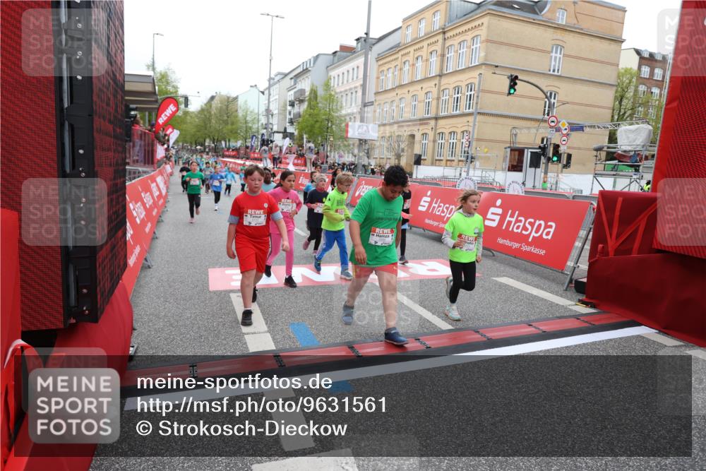 25.04.2026 - Das Zehntel Strokosch-Dieckow http://msf.ph/oto/9631561 25.04.2026 11:03:50 Ziel 5046, 5214, 5224, 5225, 5888, 5895, 6150, 6268, 6485, 6570, 6812, 6817, 6849, 6994, 7000, 7025, 7347, 7538, 7874, 7934 meine-sportfotos.de
