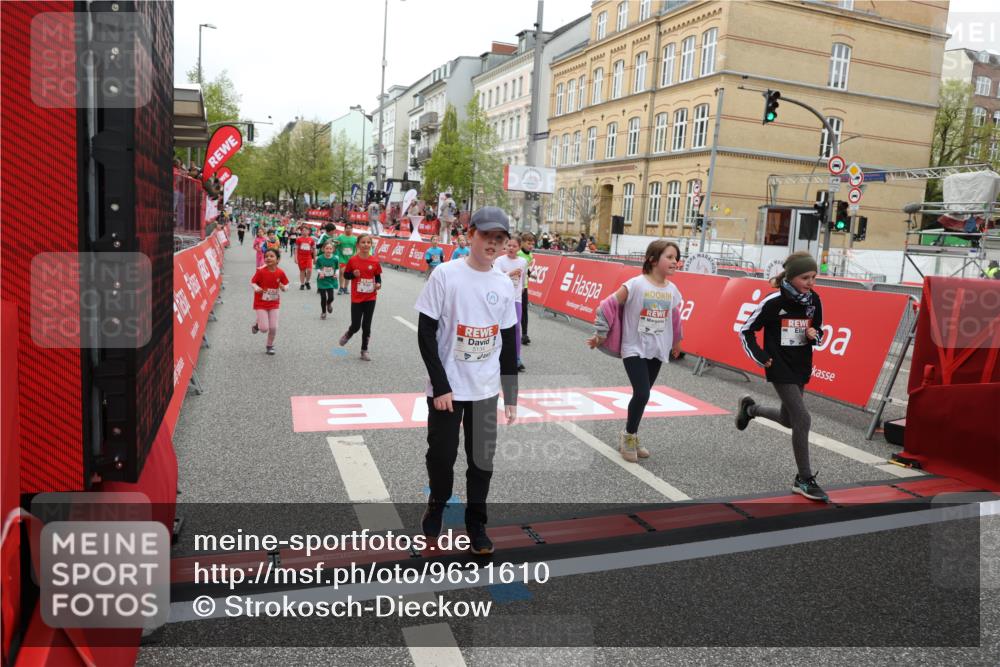 25.04.2026 - Das Zehntel Strokosch-Dieckow http://msf.ph/oto/9631610 25.04.2026 11:03:40 Ziel 5011, 5042, 5134, 5152, 5330, 5351, 5582, 5772, 5940, 6165, 6176, 6267, 6269, 6278, 7038, 7343, 7442, 7445, 7453, 7475 meine-sportfotos.de