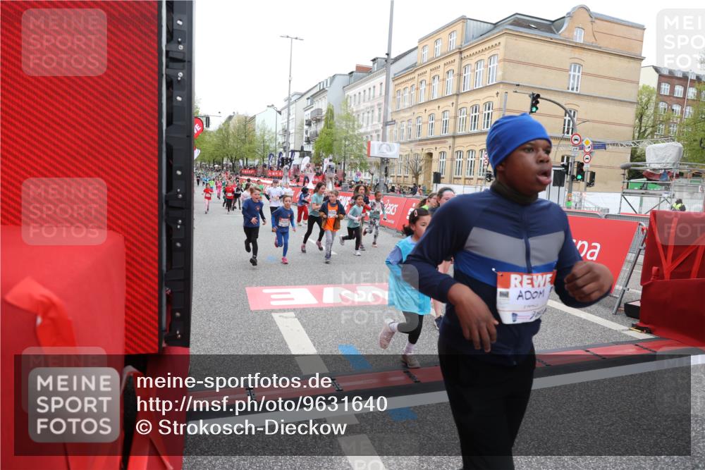 25.04.2026 - Das Zehntel Strokosch-Dieckow http://msf.ph/oto/9631640 25.04.2026 11:03:35 Ziel 5136, 5330, 5351, 5582, 5772, 5891, 5940, 7024, 7038, 7282, 7292, 7360, 7442, 7445, 7453, 7475, 7561, 7667, 7824, 7858, 7872, 7996, 8075 meine-sportfotos.de